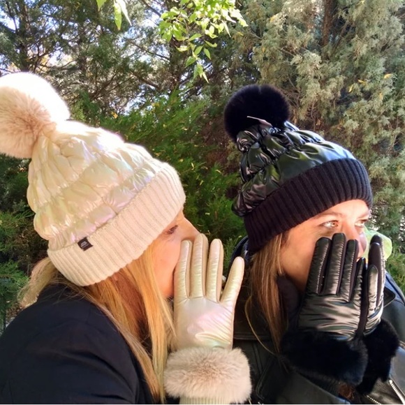 🩷LOVE~FAUX-FUR🩷Iridescent PEARLY Cream-Off White Stella Puffer Gloves🩷 - Picture 8 of 13